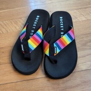 Rocket dog girls size 2 flip flops sandals. Never worn